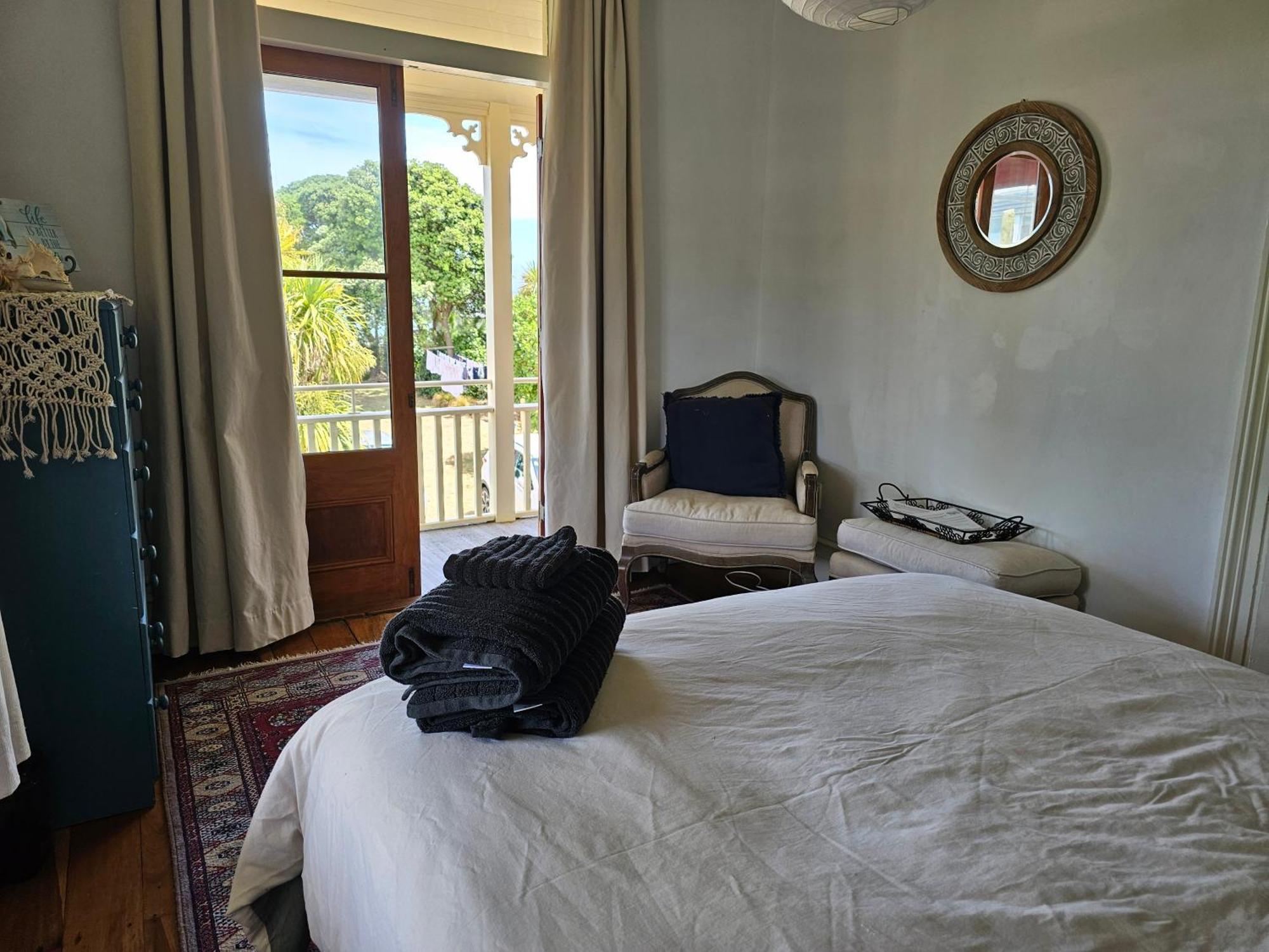 Brony'S Beachfront-Short And Long Term Stays Porirua Dış mekan fotoğraf